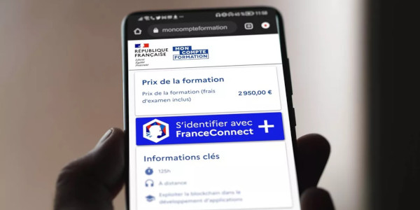 October 2023. The public subsidized training application, FranceConnect+. A student subscribe to CPF moncompteformation. French translation : Personal Account ; training price ;